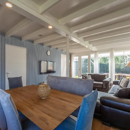 Holiday home In Sint Maartenszee Near Sint Maartensvlotbrug