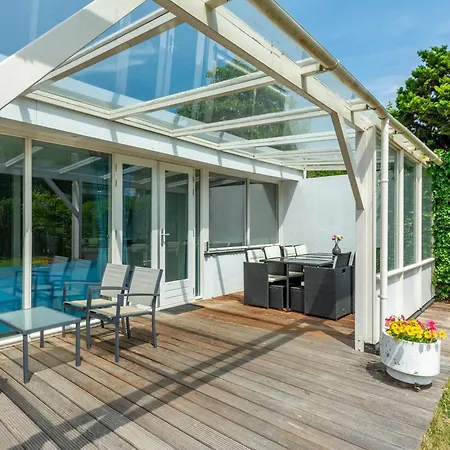 Ferienhaus Charming Near Sint Maartensvlotbrug